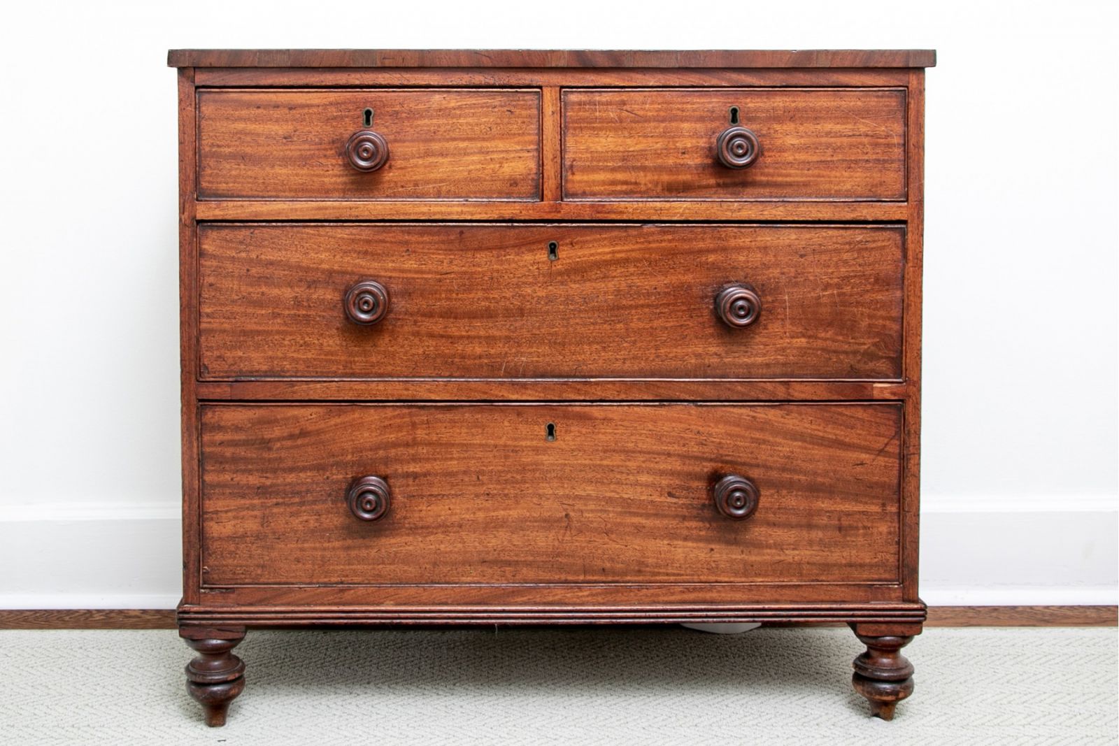 ANTIQUE ENGLISH GEORGIAN MAHOGANY CHEST OF DRAWERS